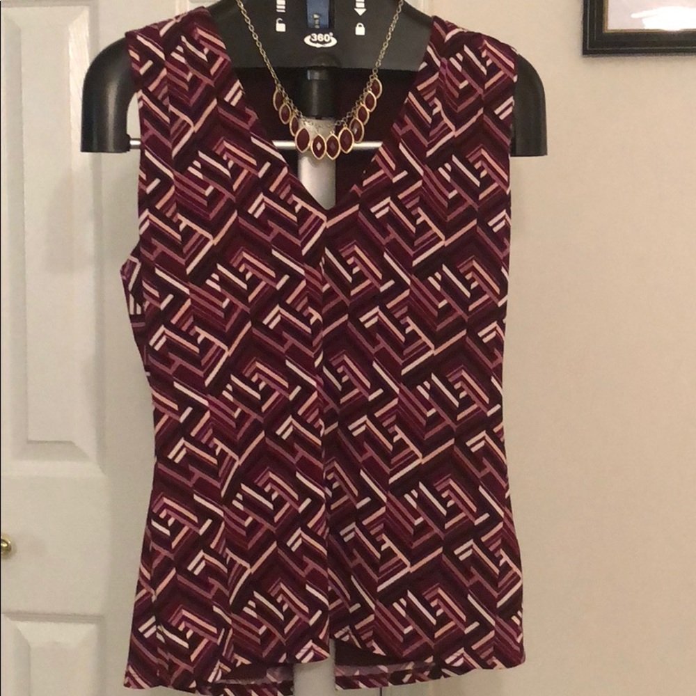 Black‎ and White Sleeveless Blouse